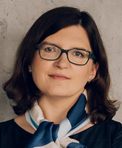 Dr  Agnieszka Hajos- Iwańska